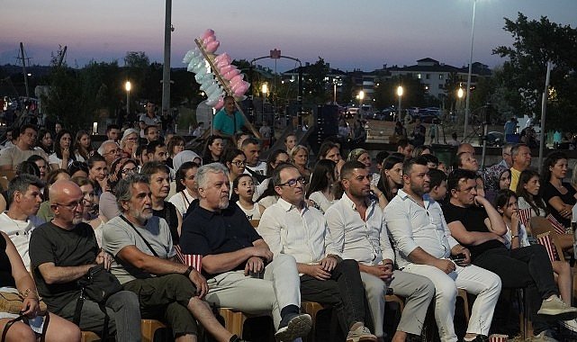 Açık hava film gösterimleri ‘Paranoya’ ile başladı