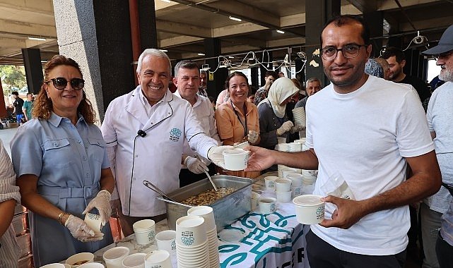 Başkan Özdemir Fethiye’de Aşure Dağıttı ve Esnafla Buluştu