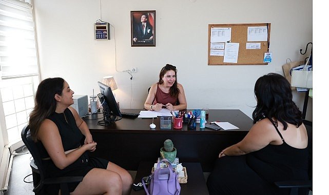 Bayraklı Belediyesi YKS Tercih Döneminde Öğrencilere Destek Oluyor