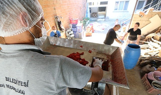 Efes Selçuk’ta Salça Makineleriyle Kış Hazırlığı