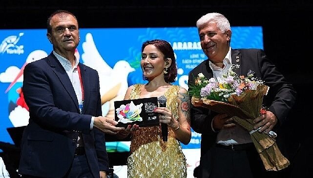 Melek Mosso Büyükçekmece’de Binlerce Hayranıyla Buluştu