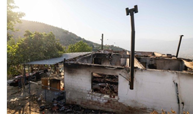 İzmir Büyükşehir Belediyesi Yangın Mağduru Aileye Destek Oldu