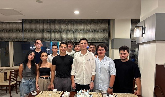 Kemer Gençlik Meclisi 1. Yılını Pasta ile Kutladı