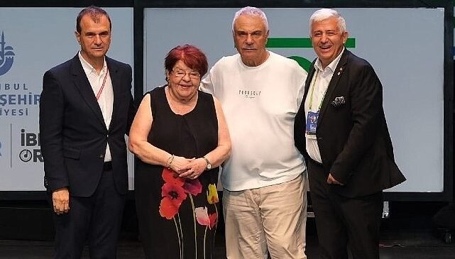 Halil Ergün ve Defne Yalnız Yaşam Boyu Başarı Ödülü Aldı