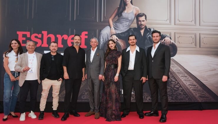 Çağatay Ulusoy ve Demet Özdemir Cannes’ta Fırtına Kopardı