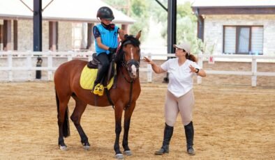 ALİAPARK ATLI SPOR KULÜBÜ’NDE İLK LİSANS SINAVI GERÇEKLEŞTİRİLDİ